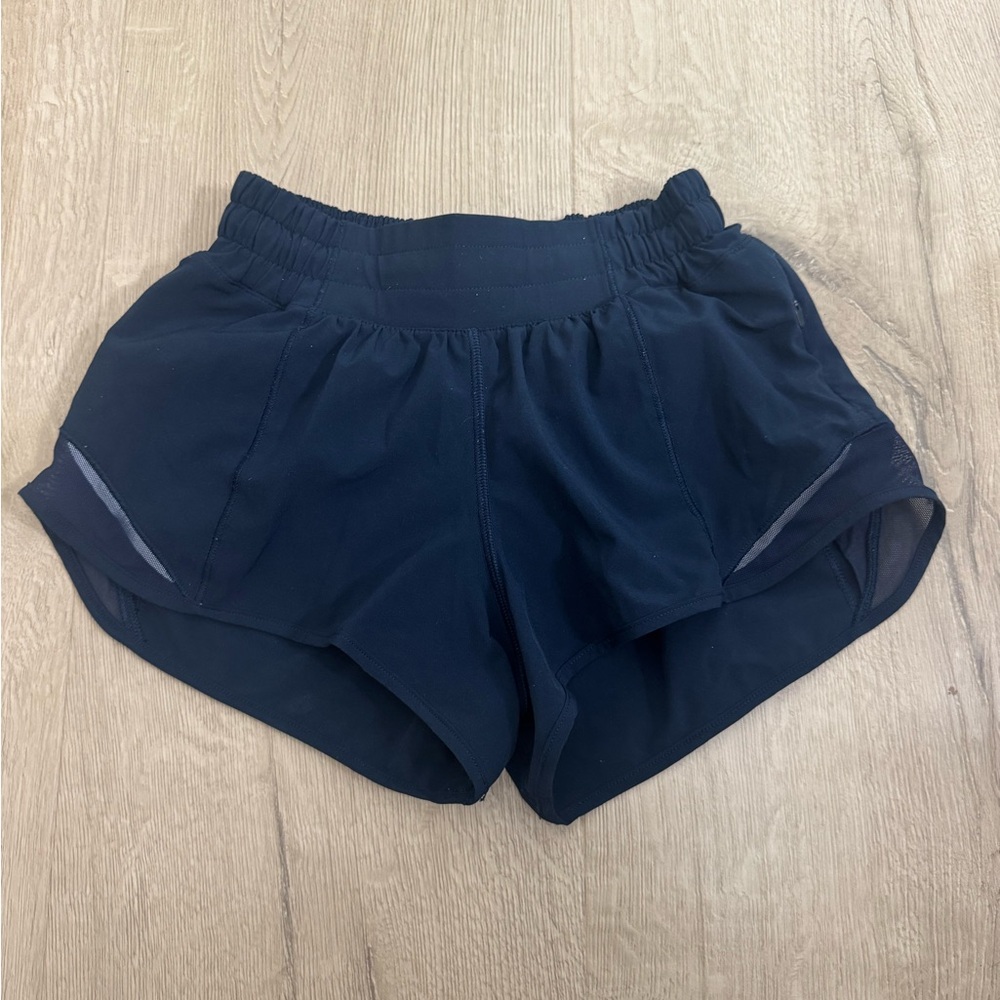 lululemon hotty hot shorts 2.5 inch